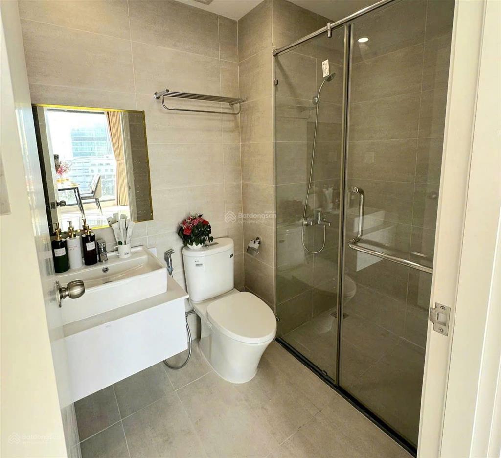 Bán căn hộ giá 2 tỷ 550 triệu ngay trung tâm quận 7  mt nguyễn văn linh đối diện rmit, scvivo city