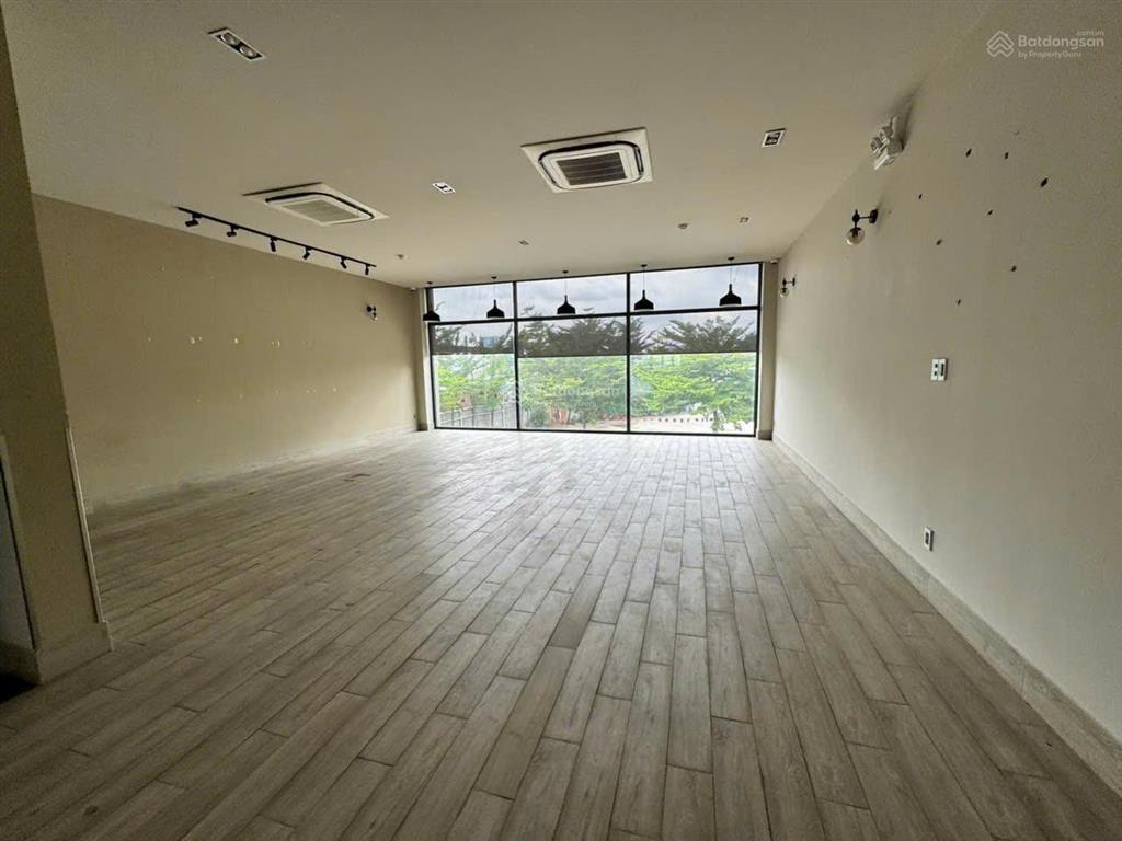 Cho thuê văn phòng vị trí ql13 đẹp, không gian rộng rãi