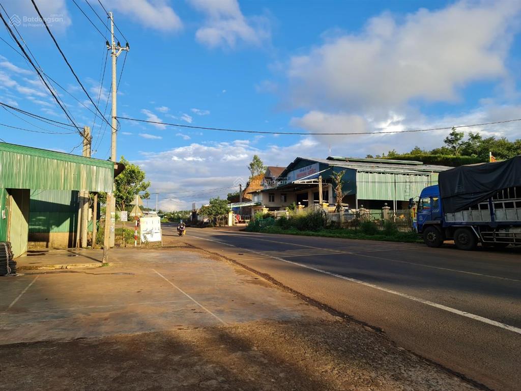 Tôi cần bán ra rất gấp 123m mặt tiền đường quốc lộ 14, có 300m2 thổ cư.