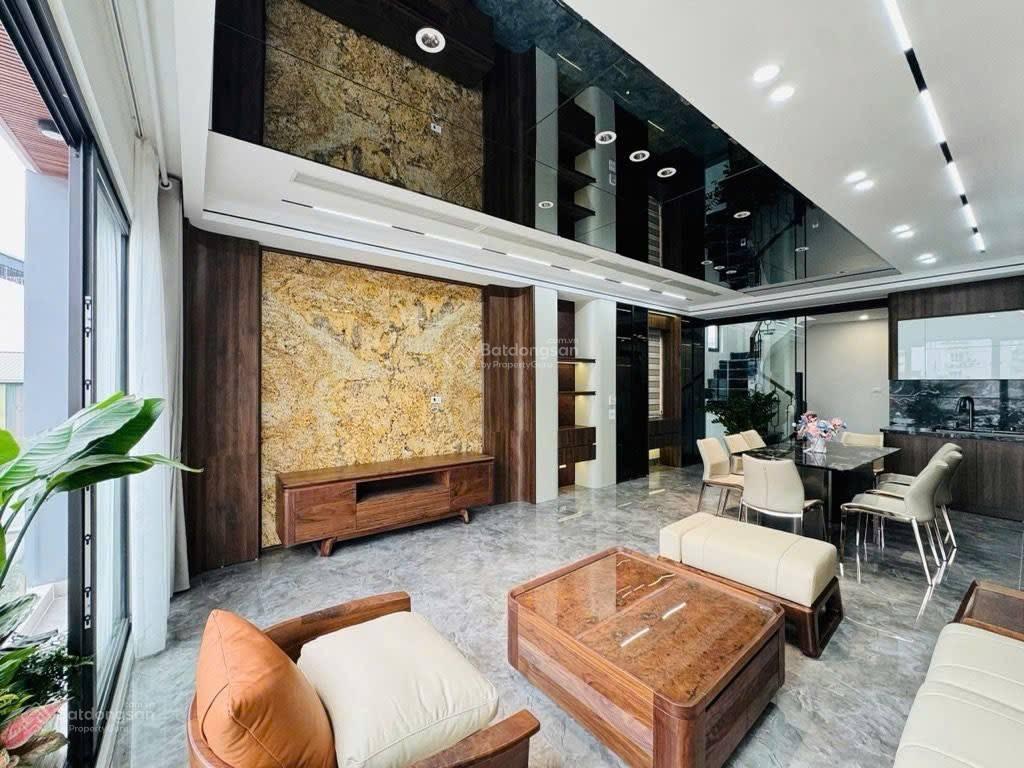 Cực hiếm  bán nhà phố đẹp mt rộng trung tâm đống đa 6 tầng có thang máy sđcc