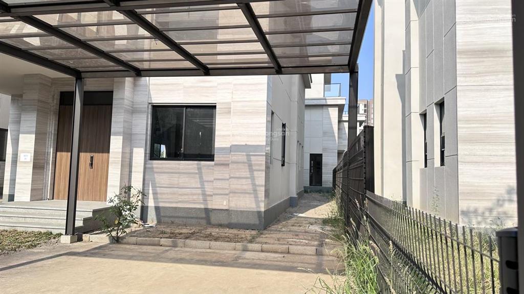 Bán bt ven sông the mizuki  sổ hồng  dt 350m2 giá 39 tỷ  0934 094 ***