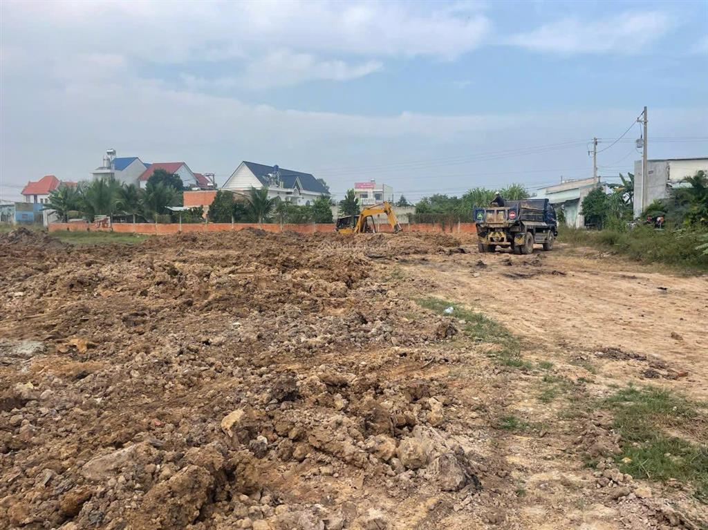13.500m2 mt bàu sen, xã đức lập. tây ninh. xây dựng xưởng 9000m2. giá 79 tỷ tl