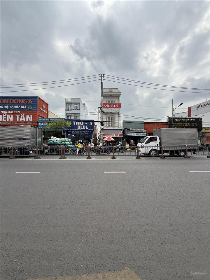 175m2 đất, nhà 4 tầng, dtxd 450m2, mt tô ký, xã hóc môn, tphcm. giá 26,5 tỷ