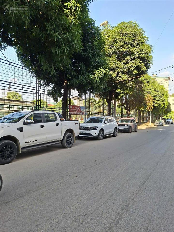 Bán đất phân lô dịch vụ hà trì, mặt kinh doanh, nhìn vào sân bóng dịch vụ