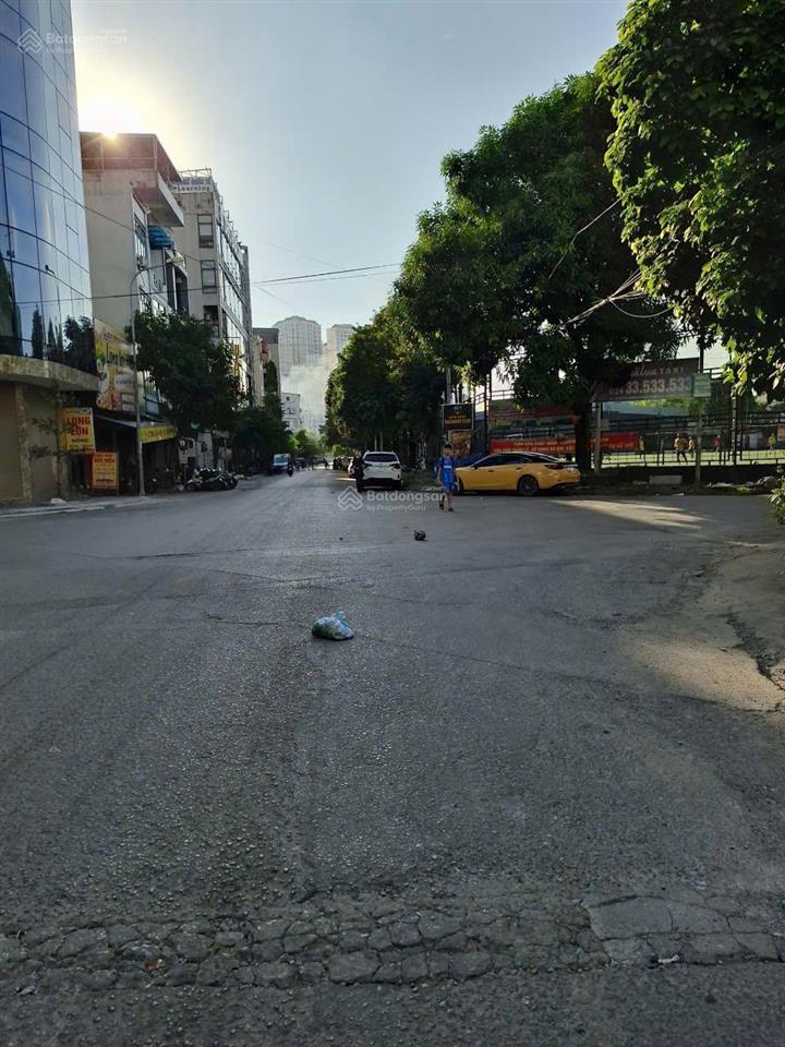 Bán đất phân lô dịch vụ hà trì, mặt kinh doanh, nhìn vào sân bóng dịch vụ