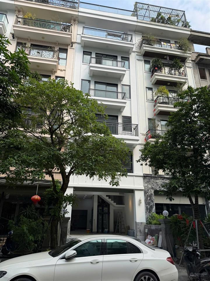 Tòa nhà liền kề, 6 tầng thang máy