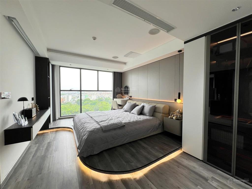 Chính chủ bán căn góc 3pn 121m khu diamond centery celadon city ban công dài view công viên giá tốt