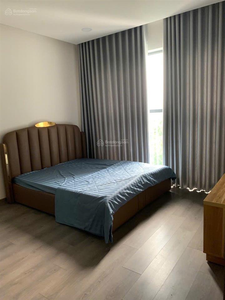 Chính chủ bán căn góc 3pn 121m khu diamond centery celadon city ban công dài view công viên giá tốt