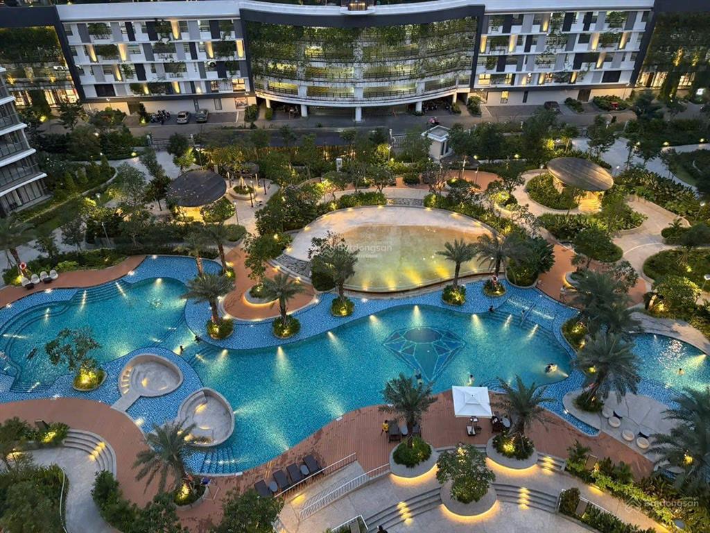 Chính chủ bán căn góc 3pn 121m khu diamond centery celadon city ban công dài view công viên giá tốt