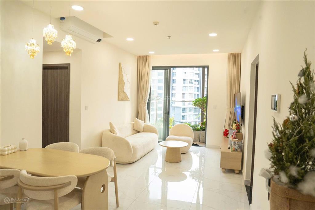 Bán căn 2pn celadon city, có 2 ban công thoáng mát, full nội thất, view đẹp nhất dự án, vào ở ngay