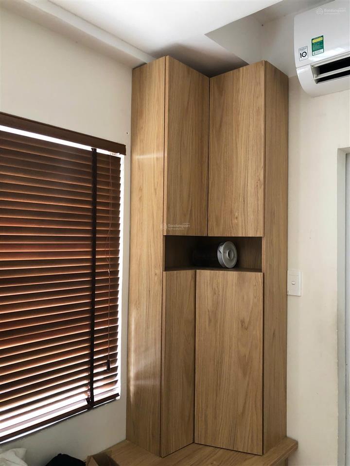 Bán căn hộ flora anh đào, căn 55m2, đã được thiết kế 2pn 1wc, tặng lại toàn bộ nội thất. giá 2.890