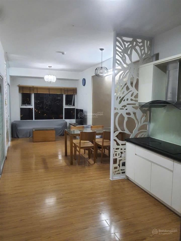 Bán căn hộ flora anh đào, dt căn 55m2, đã được thiết kế 2pn 1wc, tặng lại nội thất. giá 2,890 tỷ