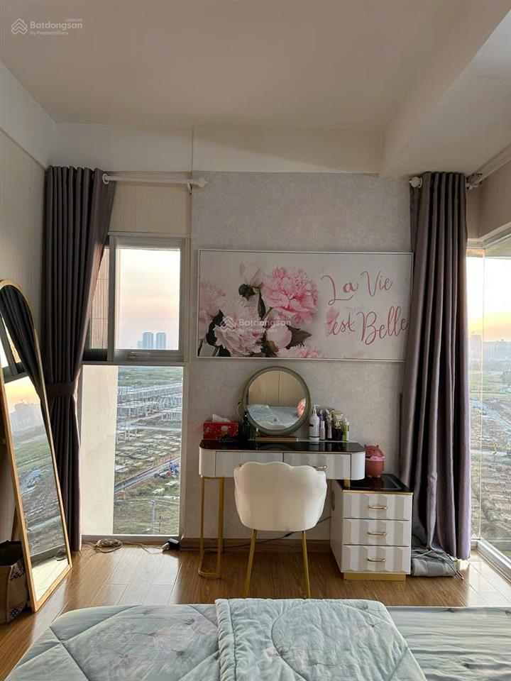Bán căn hộ 2pn 2wc dự án flora anh đào tầng 9  nội thất dính tường. view global city. giá hơn 3 tỷ
