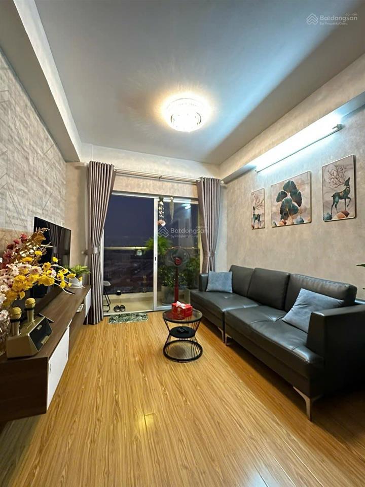 Bán căn hộ 2pn 2wc dự án flora anh đào tầng 9 nội thất dính tường. view global city. giá 3.990 ty