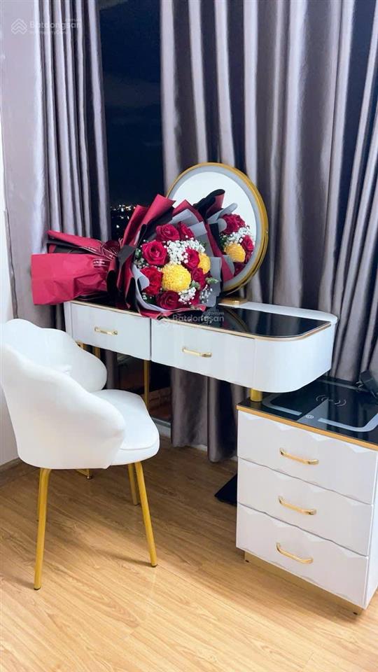 Bán căn hộ 2pn 2wc dự án flora anh đào tầng 9 nội thất dính tường. view global city
giá 3.990triêu
