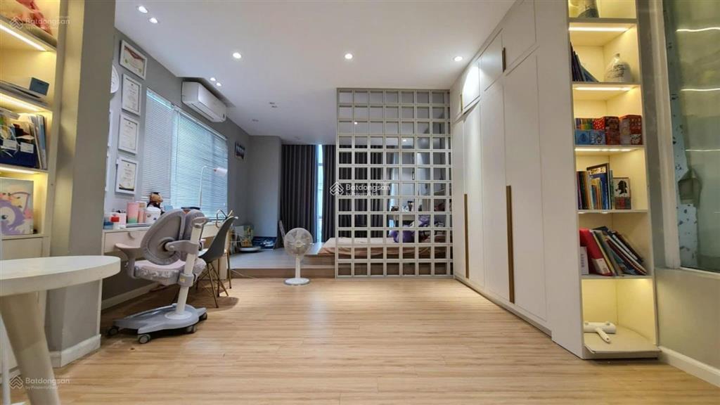 Cho thuê nhà riêng tại nguyễn văn cừ, 10 triệu, 160 m2, đẹp, nhiều tiện ích