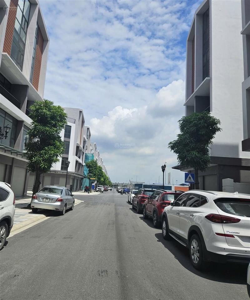 Chính chủ cần bán gấp, giá nào cũng bán căn góc phố biển 0935 338 ***
