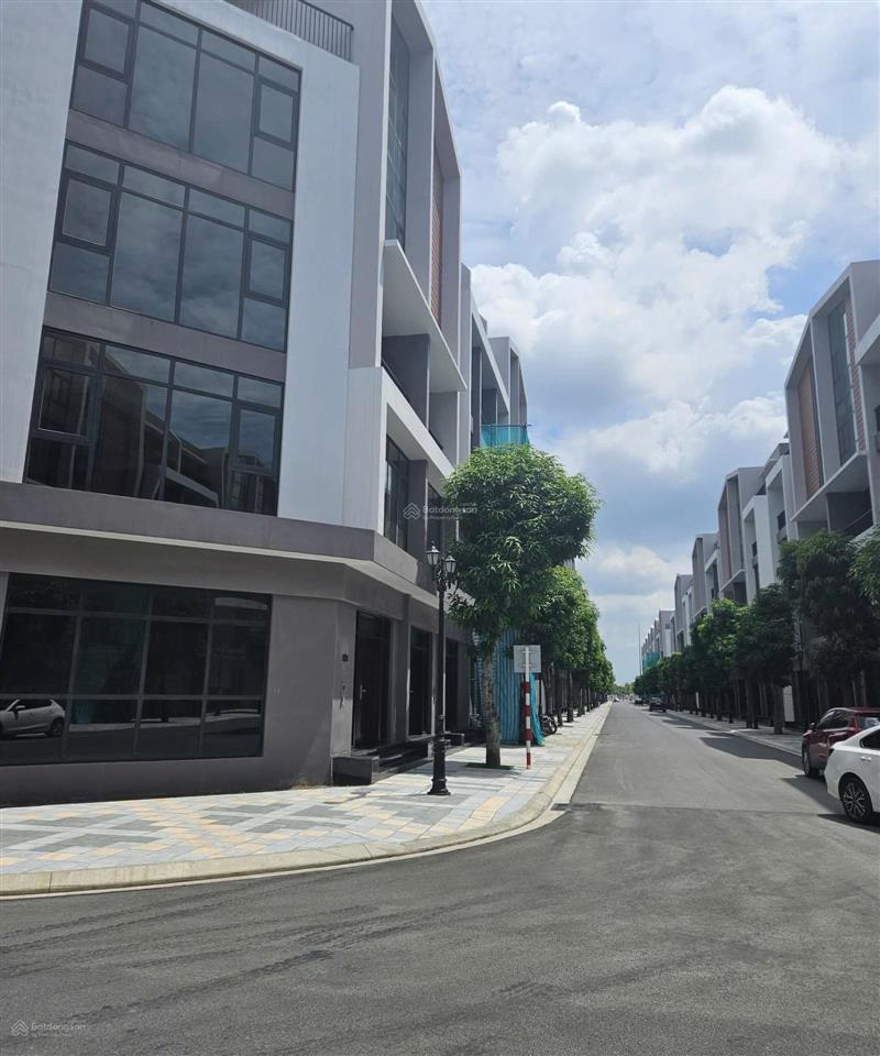 Chính chủ cần bán gấp, giá nào cũng bán căn góc phố biển 0935 338 ***