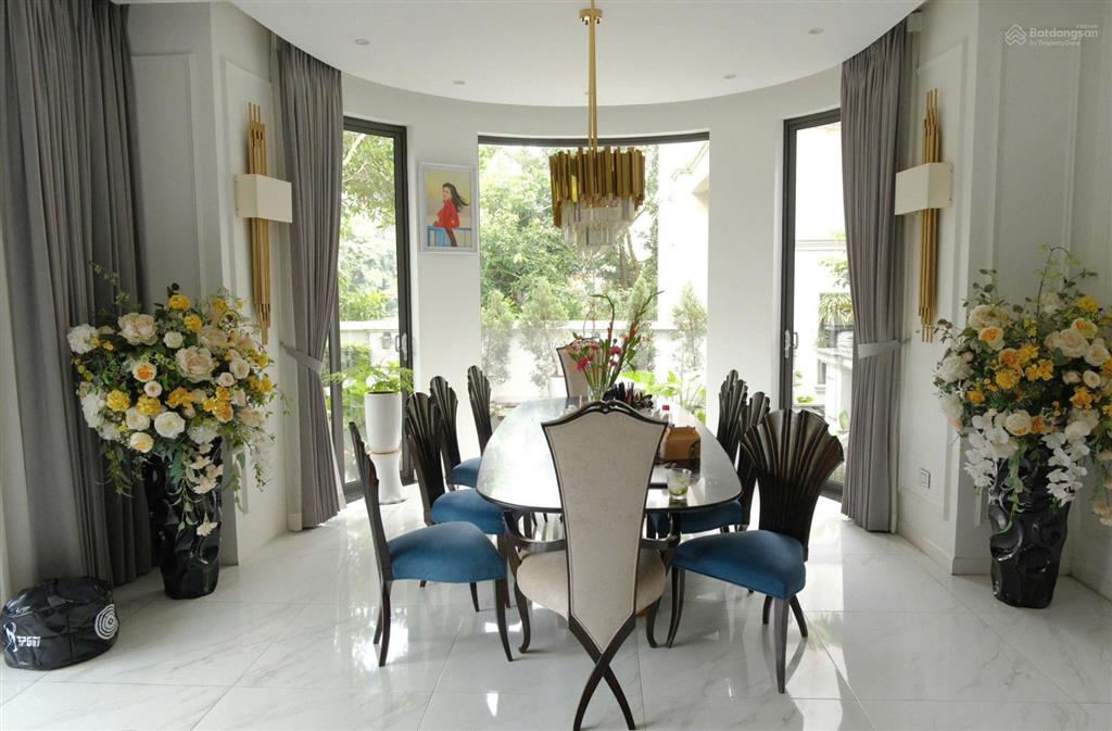 Bán gấp biệt thự đơn lập hoa lan 380m2, giá chỉ hơn 100tỷ, gần almaz 0935 338 ***
