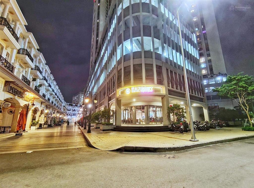 Căn 75m2 view hồ bơi tầng đẹp thoáng  giá thuê 14tr full nt  còn giảm cho khách kĩ nhà vào ở ngay