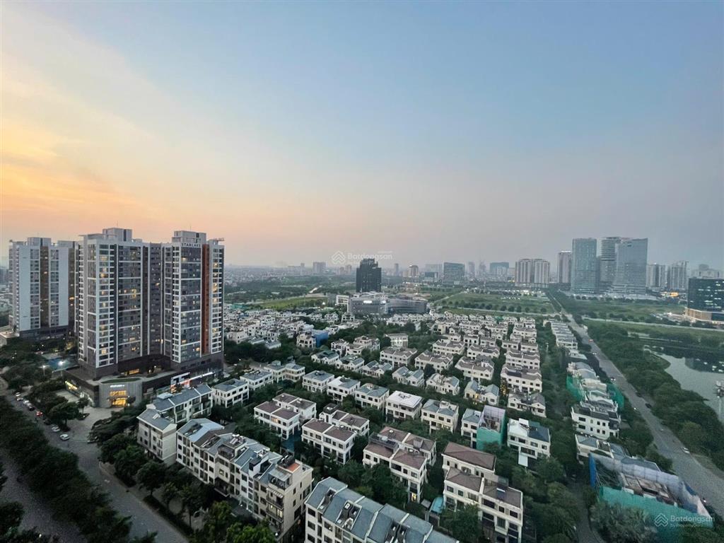 Tôi chính chủ cần bán căn góc 2 mặt thoáng tòa ct2b nghĩa đô, view hồ starlake tầng đẹp