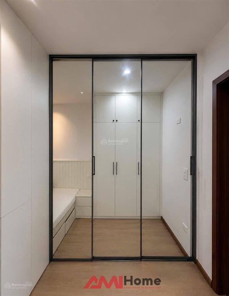 Tôi chính chủ không qua trung gian bán căn 47m2 mặt trước view tennis có sổ đỏ tầng đẹp