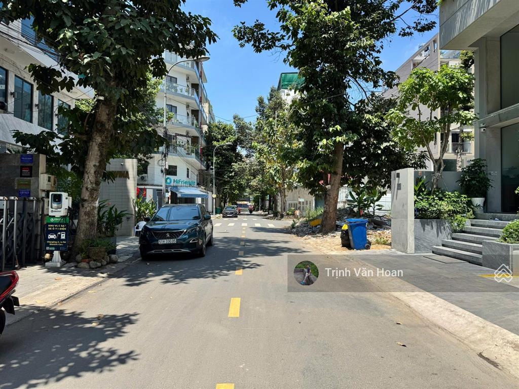 Lô đất huy hoàng đường 12m  200m2 giá chỉ 205 tr/m2  0908 947 ***