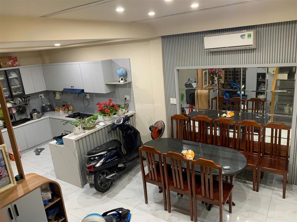 Chính chủ cần bán nhà phố 1 trệt 1 lầu đườn trung mỹ tây 19, chiều ngang 5,5m nhà mới dọn về ở ngay