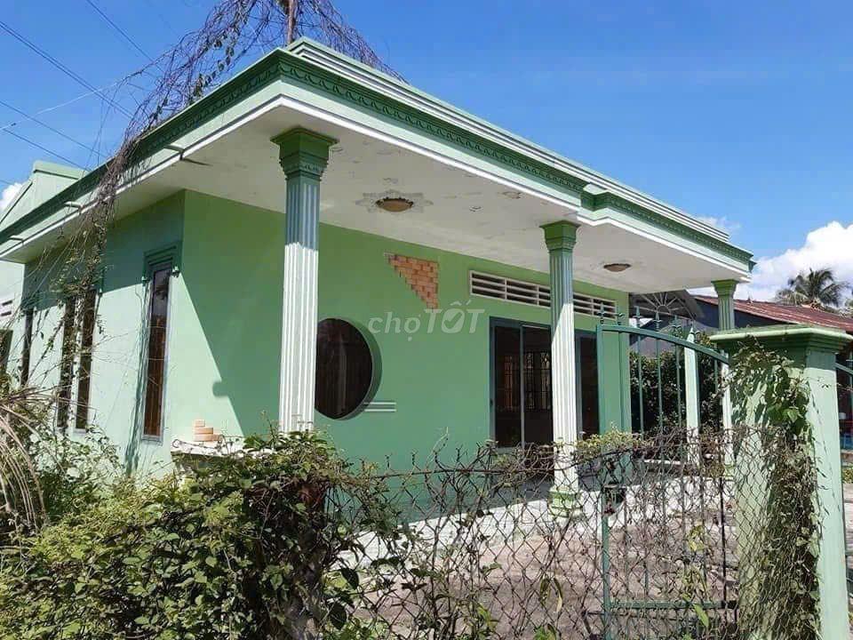 Đất 391m2 có nhà rất rộng dọn vô ở ngay.