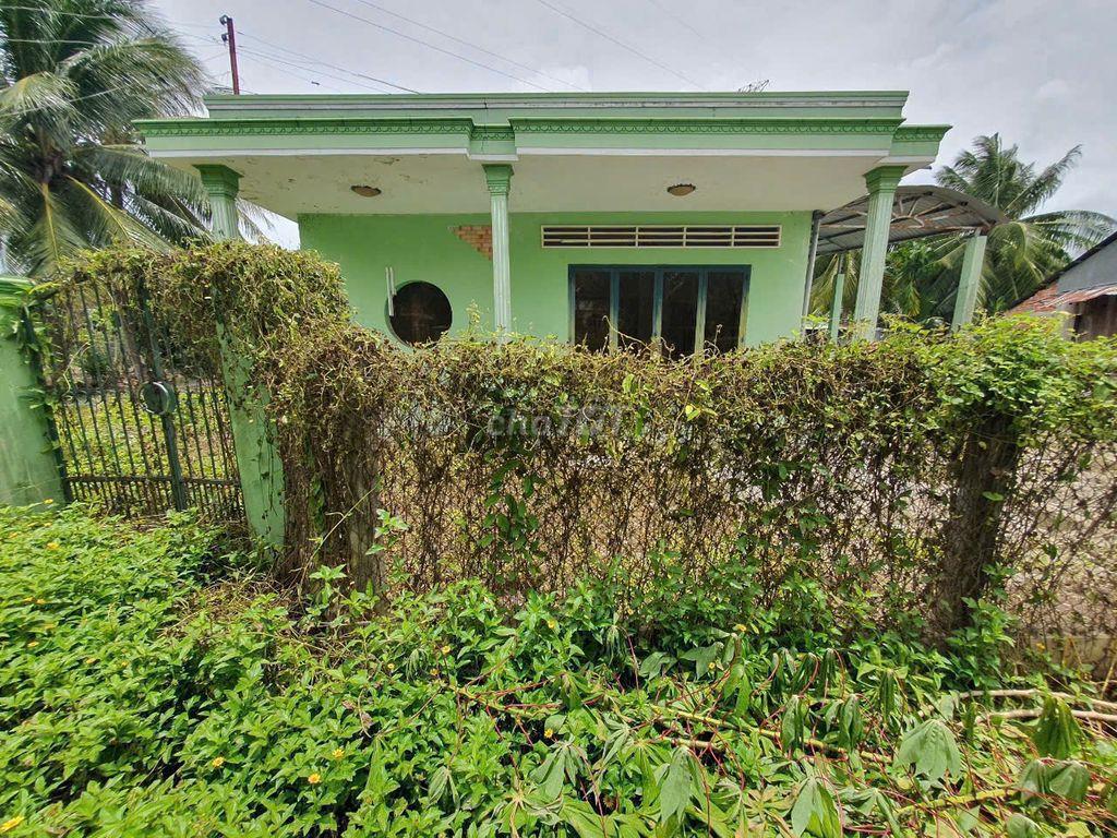 Đất 391m2 có nhà rất rộng dọn vô ở ngay.