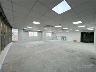 Cho thuê văn phòng 180 m2  đường nguyễn văn thủ, quận 1  giá thuê 76,3 triệu/tháng
