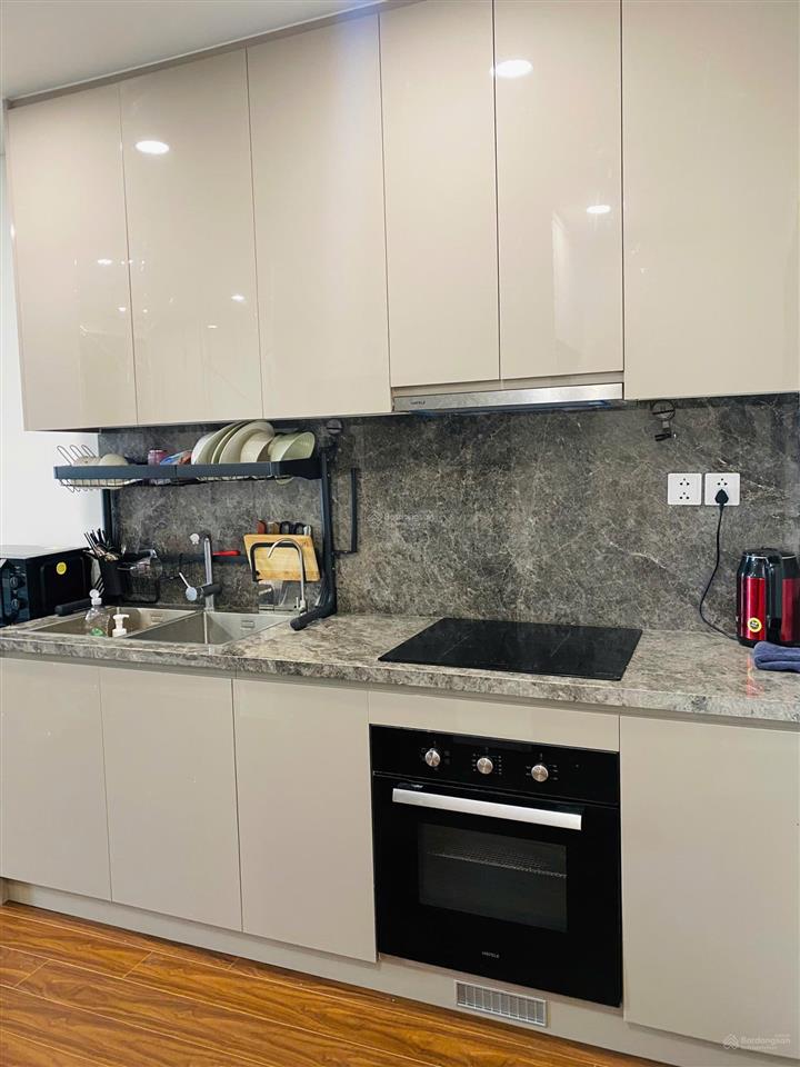 Cho thuê căn 3 ngủ tầng trung toà h3 giá chỉ 15tr/tháng, view đẹp, 01/09 vào được