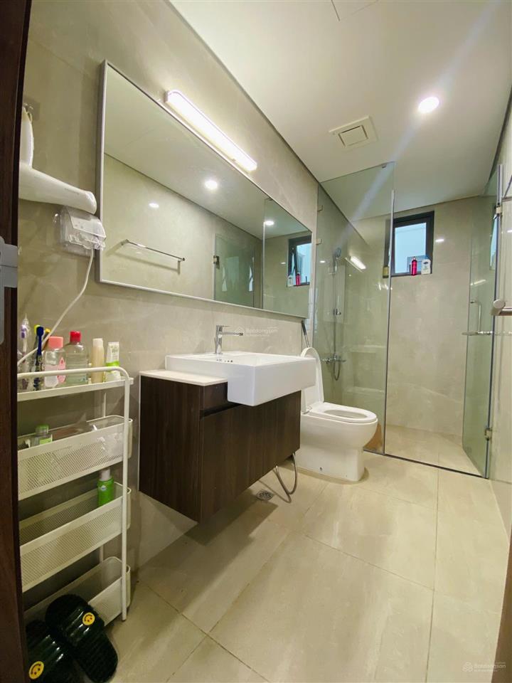 Cho thuê căn 3 ngủ tầng trung toà h3 giá chỉ 15tr/tháng, view đẹp, 01/09 vào được