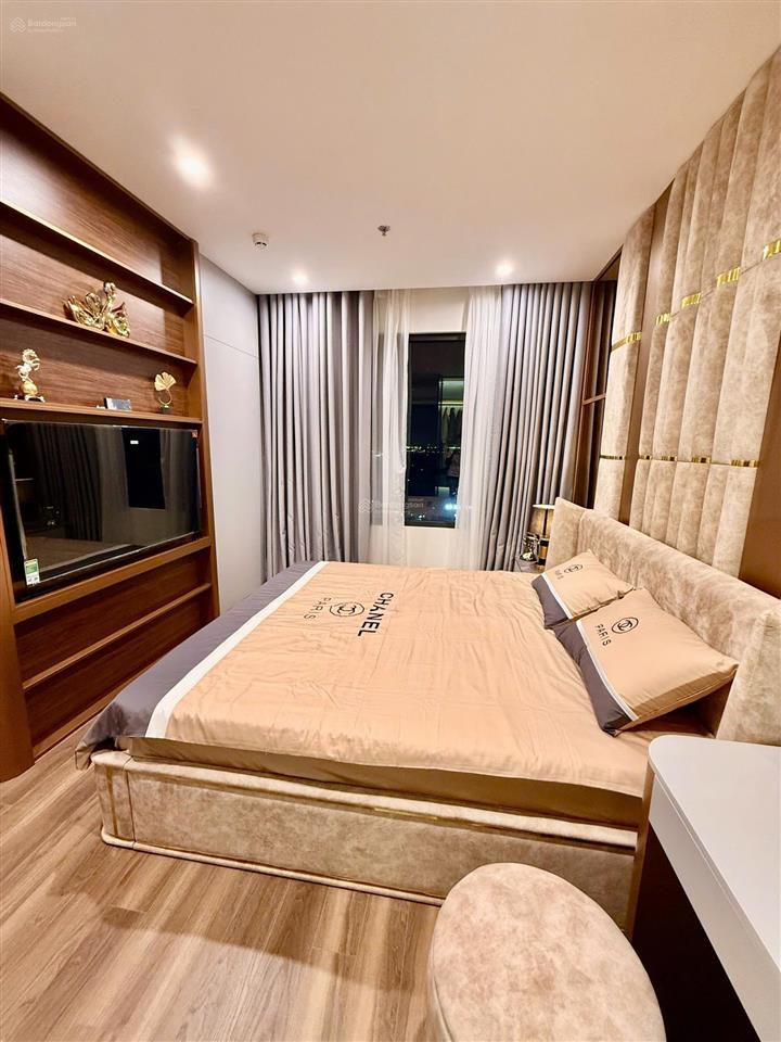 Cho thuê căn 2 ngủ 2 vs full đồ luxury toà zurich 1 nội thất full đồ, giá 17tr/th bao phí