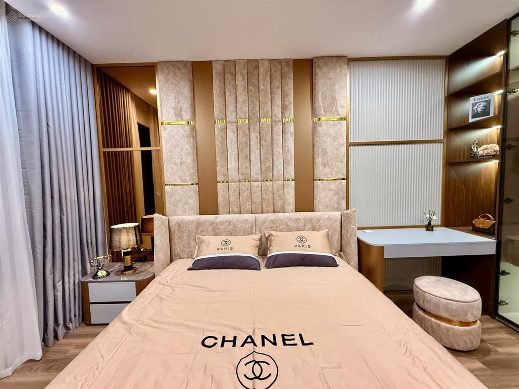 Cho thuê căn 2 ngủ 2 vs full đồ luxury toà zurich 1 nội thất full đồ, giá 17tr/th bao phí