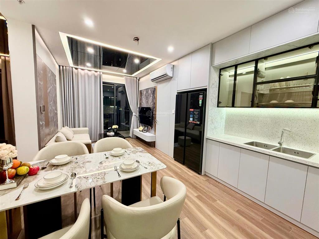 Cho thuê căn 2 ngủ 2 vs full đồ luxury toà zurich 1 nội thất full đồ, giá 17tr/th bao phí