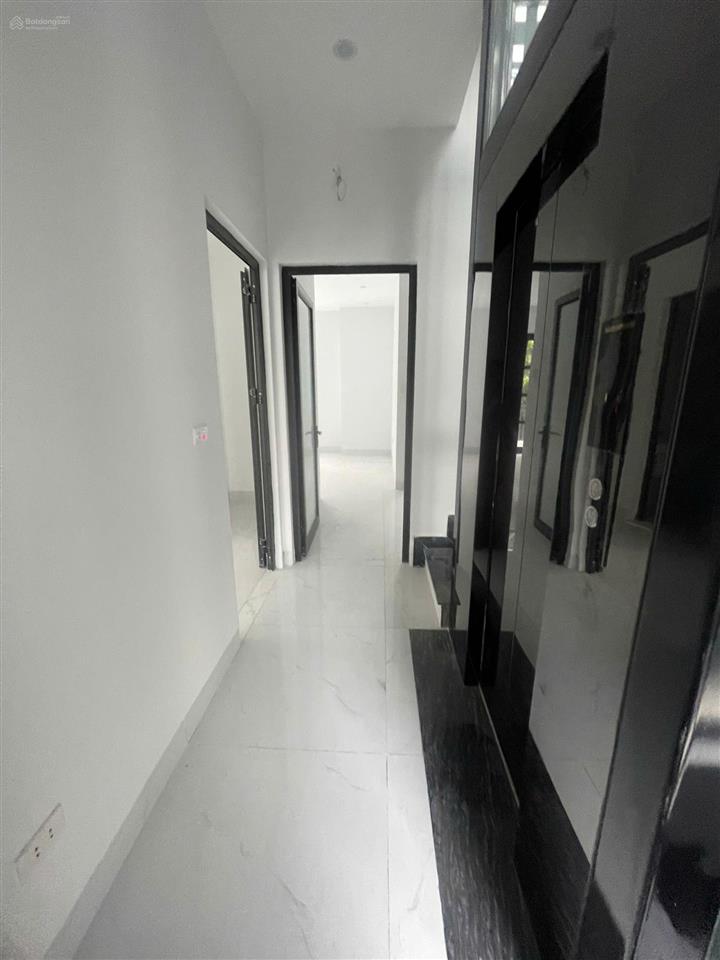 Cho thuê biệt thự song lập sh12, có điều hòa, thang máy giá 35tr/tháng diện tích 150m²