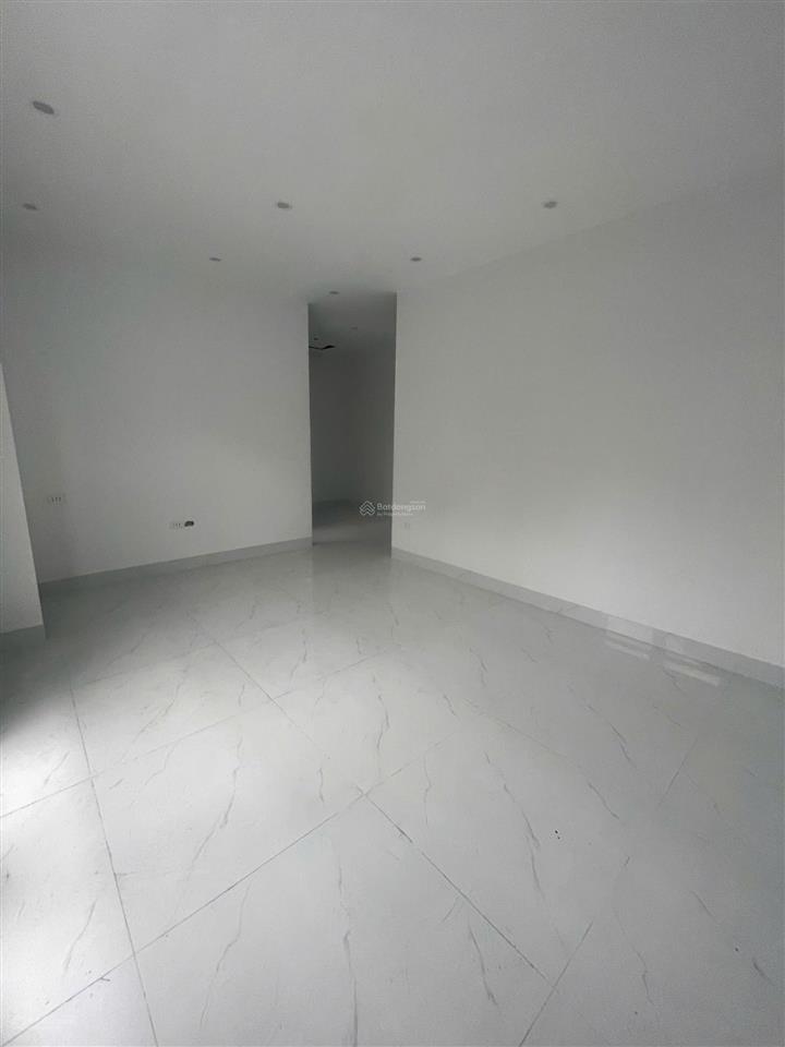 Cho thuê biệt thự song lập sh12, có điều hòa, thang máy giá 35tr/tháng diện tích 150m²