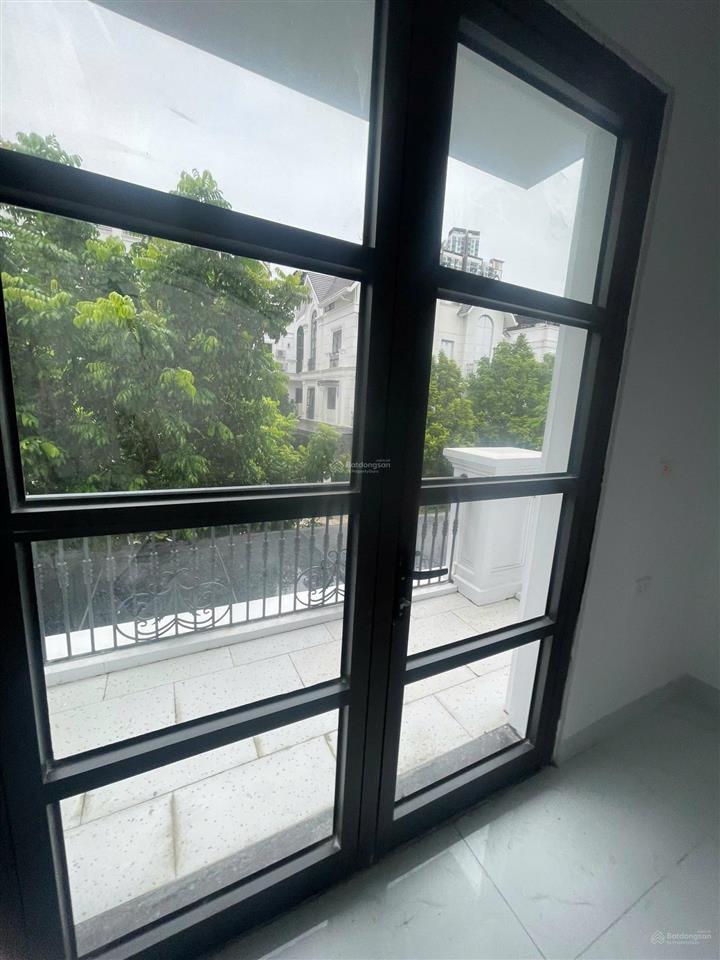 Cho thuê biệt thự song lập sh12, có điều hòa, thang máy giá 35tr/tháng diện tích 150m²