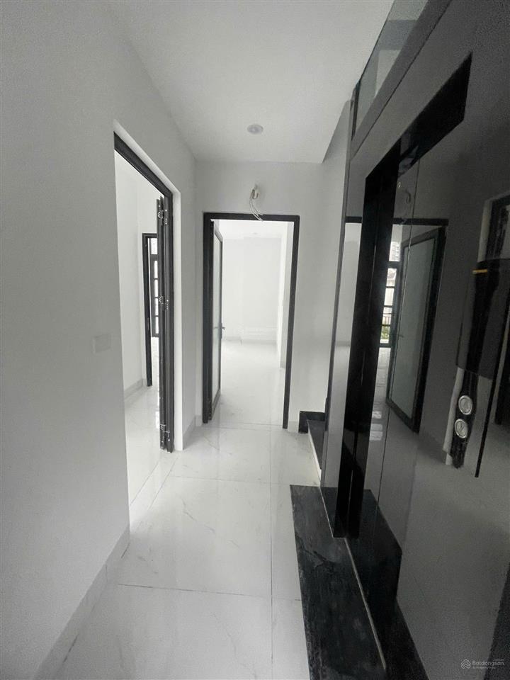 Cho thuê biệt thự song lập sh12, có điều hòa, thang máy giá 35tr/tháng diện tích 150m²