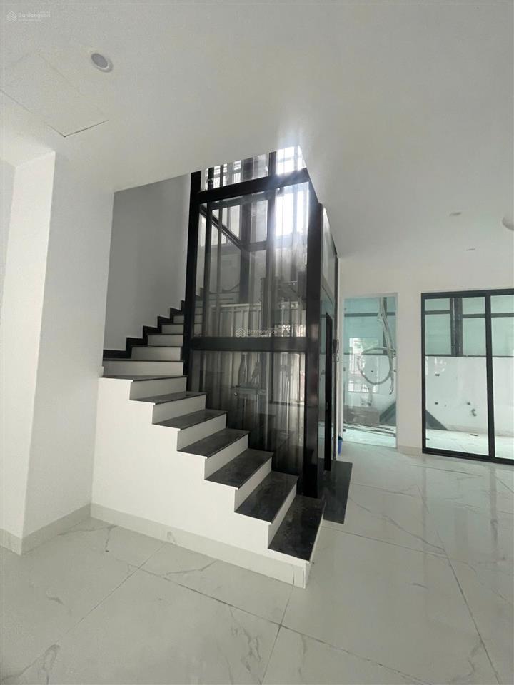 Cho thuê biệt thự song lập sh12, có điều hòa, thang máy giá 35tr/tháng diện tích 150m²