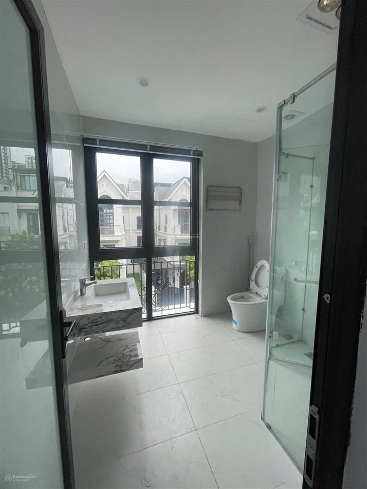 Cho thuê biệt thự song lập sh12, có điều hòa, thang máy giá 35tr/tháng diện tích 150m²
