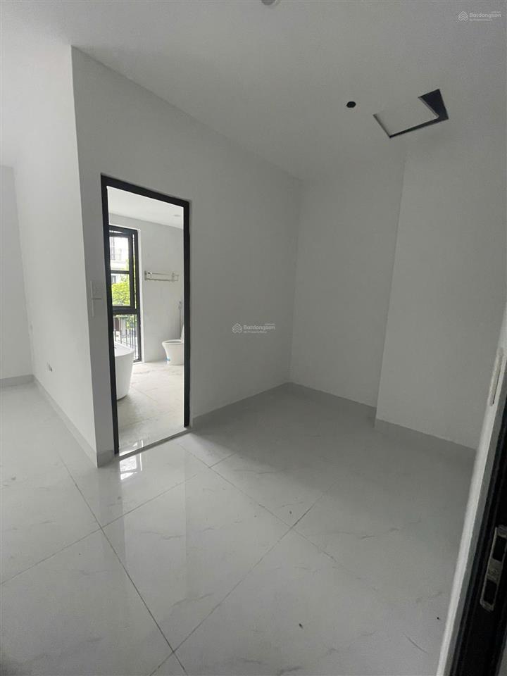 Cho thuê biệt thự song lập sh12, có điều hòa, thang máy giá 35tr/tháng diện tích 150m²