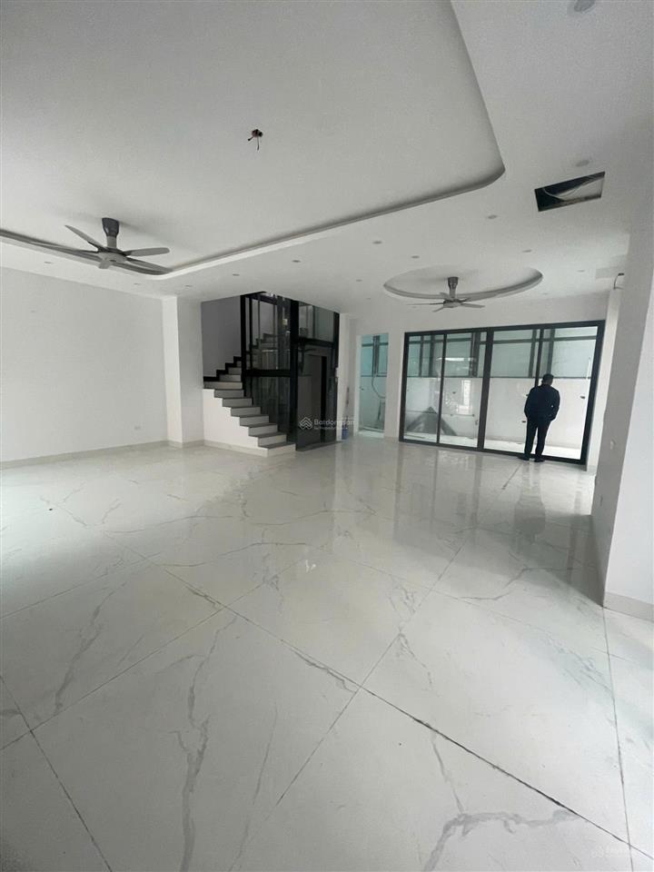Cho thuê biệt thự song lập sh12, có điều hòa, thang máy giá 35tr/tháng diện tích 150m²
