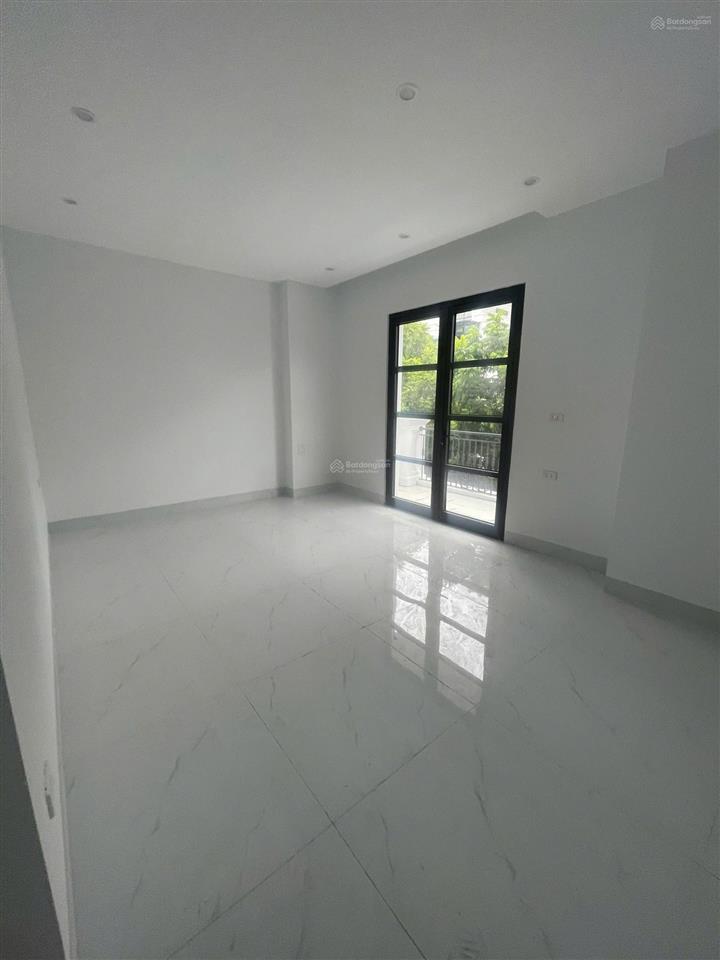 Cho thuê biệt thự song lập sh12, có điều hòa, thang máy giá 35tr/tháng diện tích 150m²