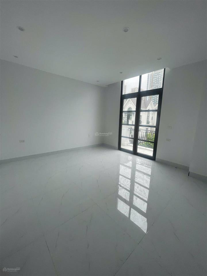 Cho thuê biệt thự song lập sh12, có điều hòa, thang máy giá 35tr/tháng diện tích 150m²