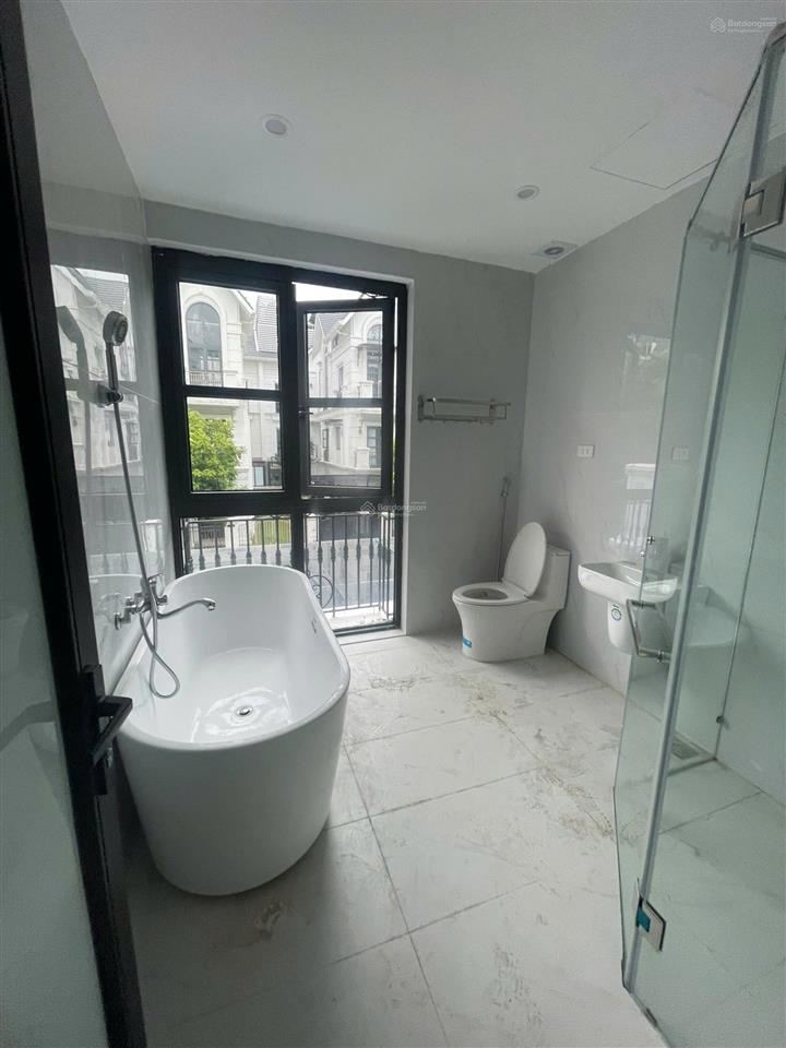 Cho thuê biệt thự song lập sh12, có điều hòa, thang máy giá 35tr/tháng diện tích 150m²