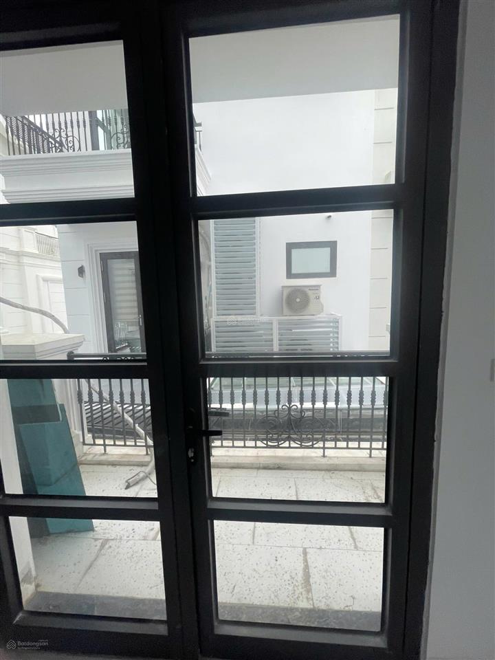 Cho thuê biệt thự song lập sh12, có điều hòa, thang máy giá 35tr/tháng diện tích 150m²