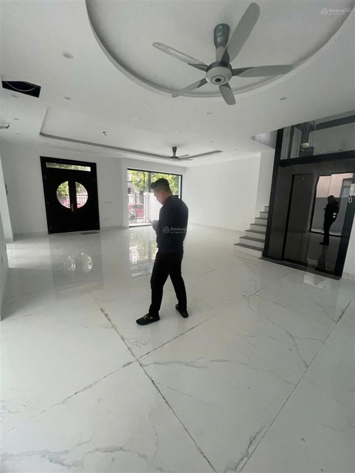 Cho thuê biệt thự song lập sh12, có điều hòa, thang máy giá 35tr/tháng diện tích 150m²