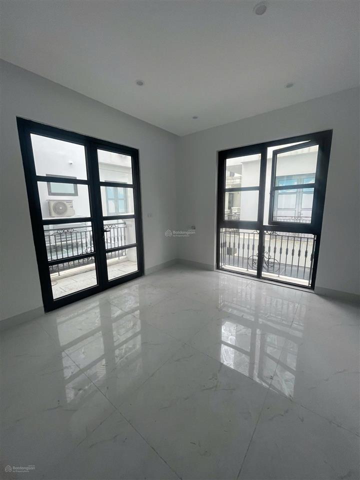 Cho thuê biệt thự song lập sh12, có điều hòa, thang máy giá 35tr/tháng diện tích 150m²